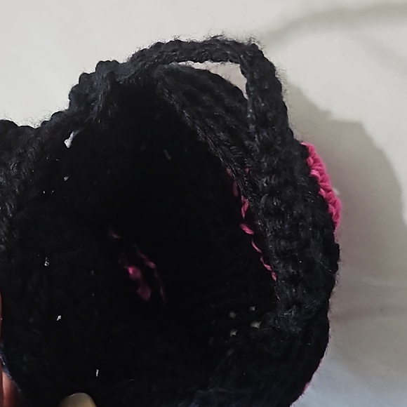 Hand Crafted Hand Knit Crochet Hand bag black & Barbie Pink Bow silhouette 6"x4" - Picture 5 of 17